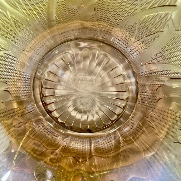 Large Iris and Herringbone Jeannette Carnival Glass Fruit Serving Bowl, - Picture 2 of 8